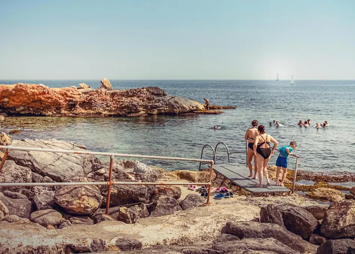 Апартаменты Coastal Creek *